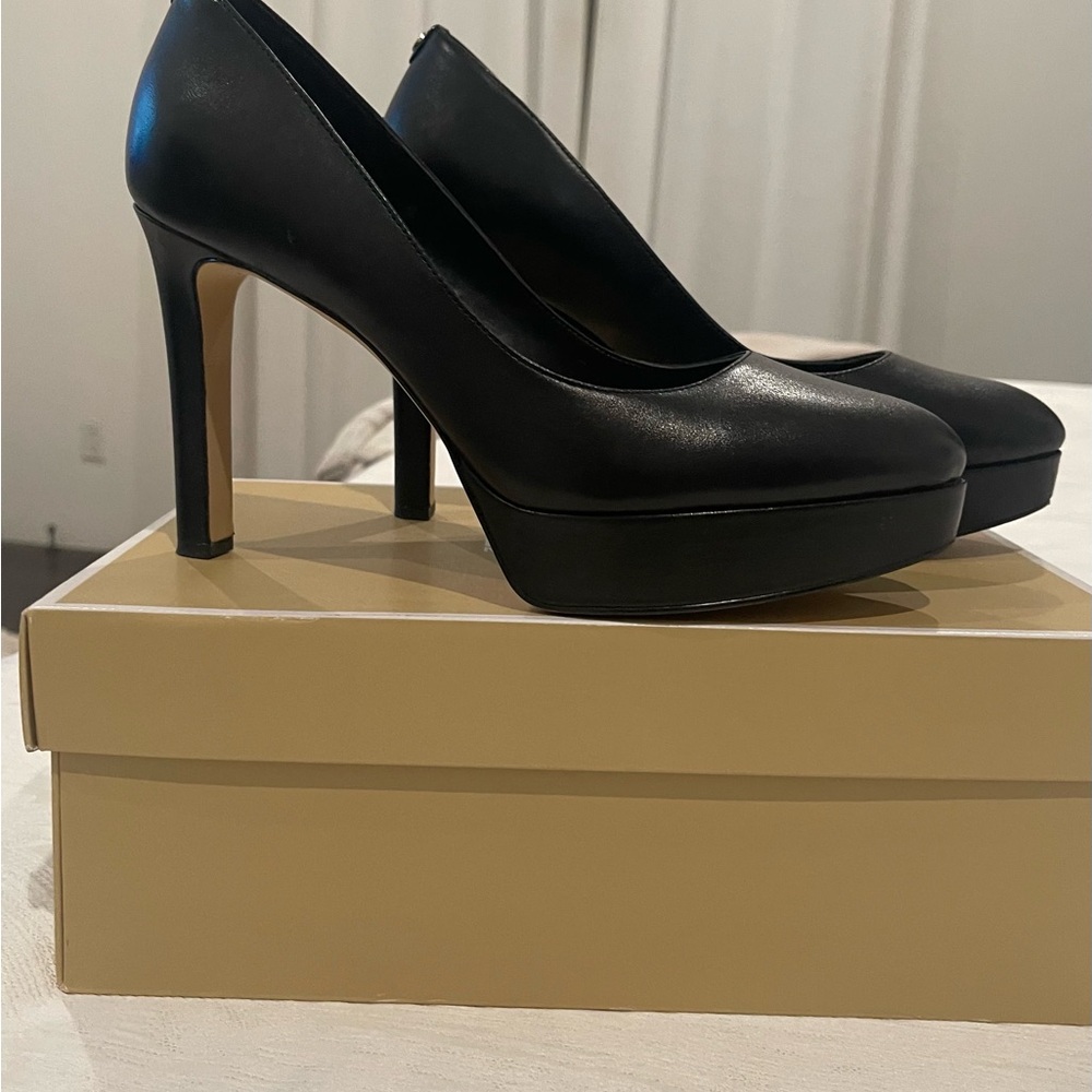 Michael Kors Chantal Leather Platform Pump